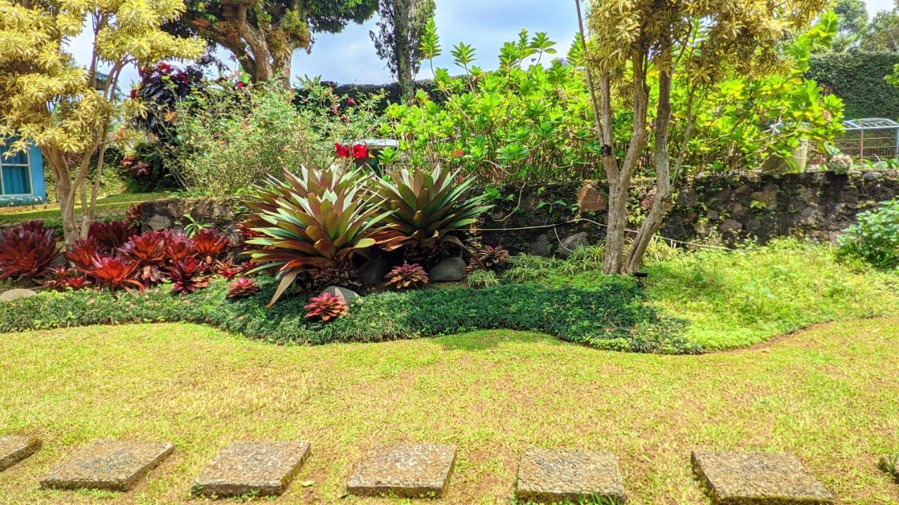 Garden Villas Cipanas Sindanglaya Exteriör bild